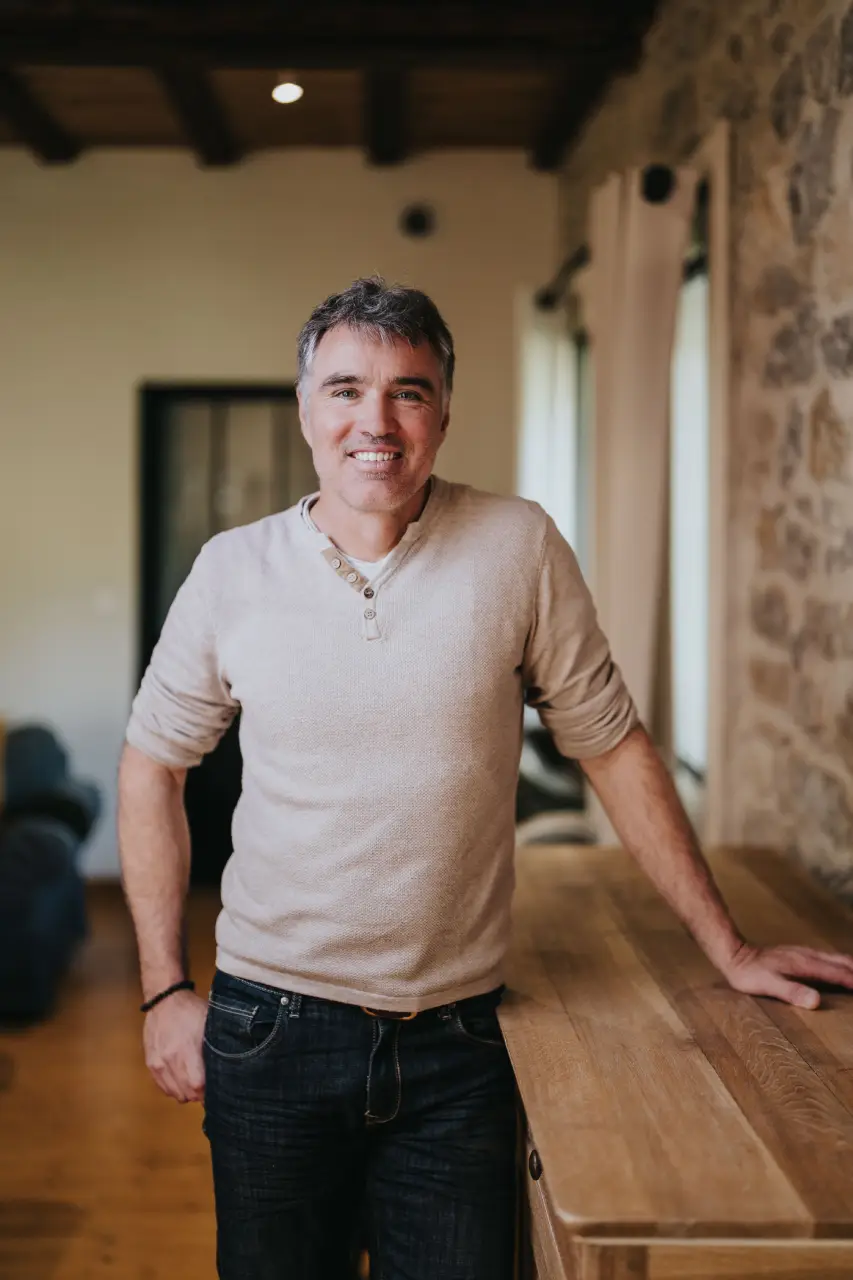 Yannick HEBRAS, Préparateur Mental<br>et Émotionnel du Cavalier à Argens-Minervois, en plan américain